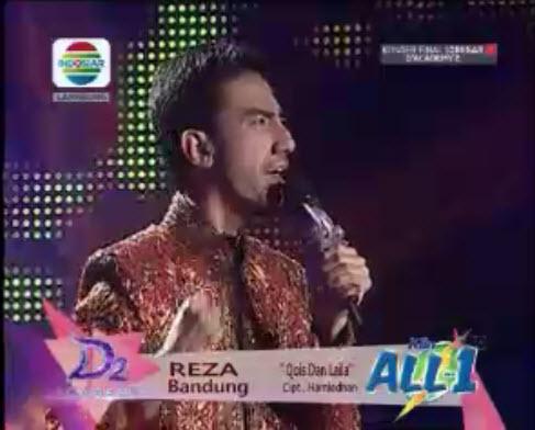 Indosiar's tweet photo. Qois dan Laila di bawakan @DA2_Reza di penampilan malam ini #DAcademy2 http://t.co/Ttyq8tjttF