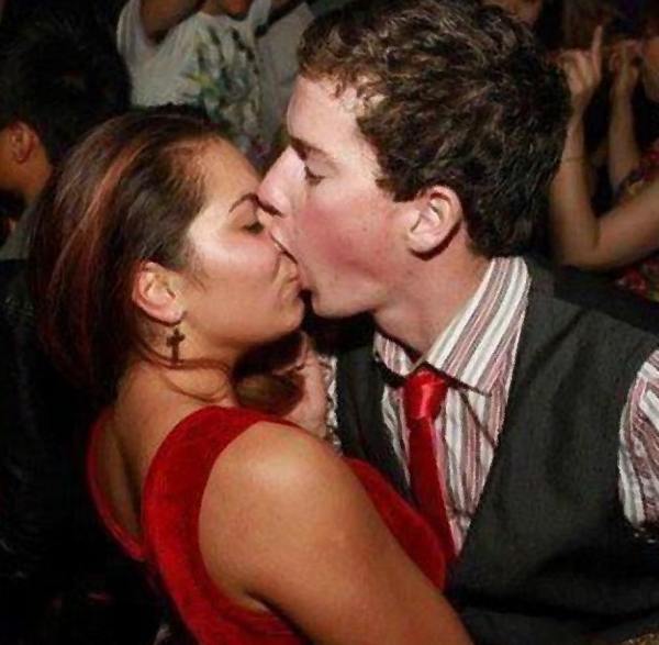 IvanMarinSoyYo's tweet photo. Felíz #DiaInternacionaldelBeso http://t.co/ycEHaeZaag
