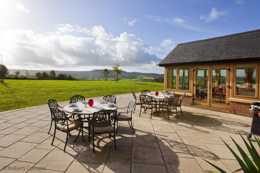 MulberryCotts's tweet photo. New #farmhouse in the heart of Culm Valley #Devon outstanding views across to Blackdown Hills http://t.co/3dpck8xNCp http://t.co/mLmqQQFo7W