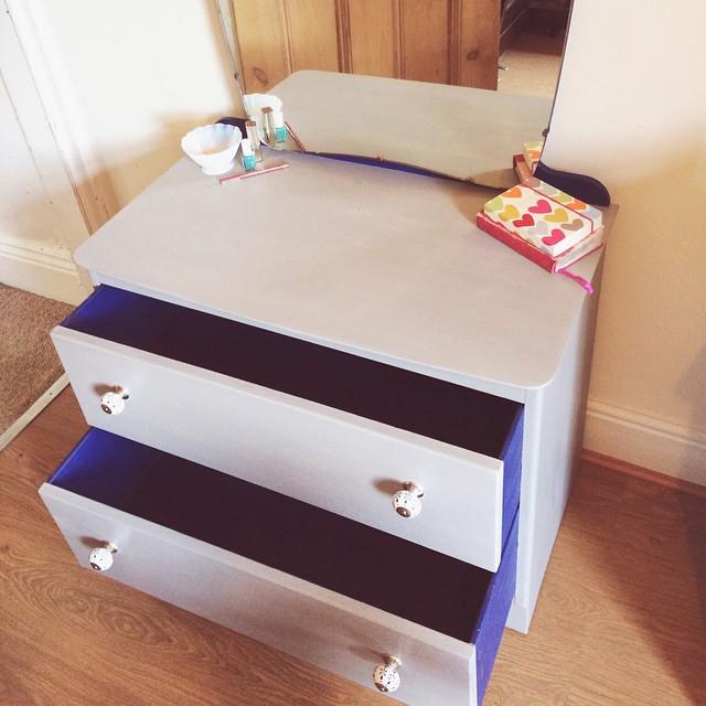 fbfurnishings's tweet photo. Finished this gorgeous vintage dressing table commission piece! Paris Grey with Napoleonic… https://t.co/62fnKQF5ri http://t.co/oR2pcGVzlh