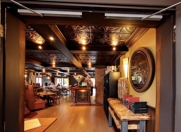 BromontCondo's tweet photo. The McPherson Lounge restaurant is waiting for you tonight at 871 Rue Shefford, Bromont ;) http://t.co/GFISkZpzK9