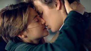 Cupido_Express's tweet photo. #BesosFamosos #MejorBeso en los MTV Movie Awards 2015 es el de @shailenewoodley y @AnselElgort  #BajoLaMismaEstrella http://t.co/WvmmReLO2R