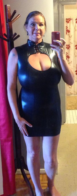 Outfit for one of my mild domme sessions :) http://t.co/wPuRr8voat<a href="/tag/tbt"class="tags"><span>#tbt</span></a><a href="/tag/myfriendshotmom"class="tags"><span>#myfriendshotmom</span></a>