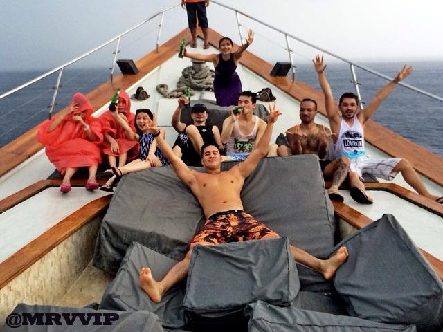 OneDepok86's tweet photo. Keren "@mrvvip: Mario Lawalata has a shirtless boat trip. #selebwatch http://t.co/kdObtFZaNU"