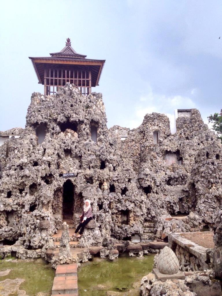 MentariBunga's tweet photo. Salah satu keindahan Indonesia , 11 april 2015 #sunyaragi #SunyaragiMendunia http://t.co/sAp3qgWtoX