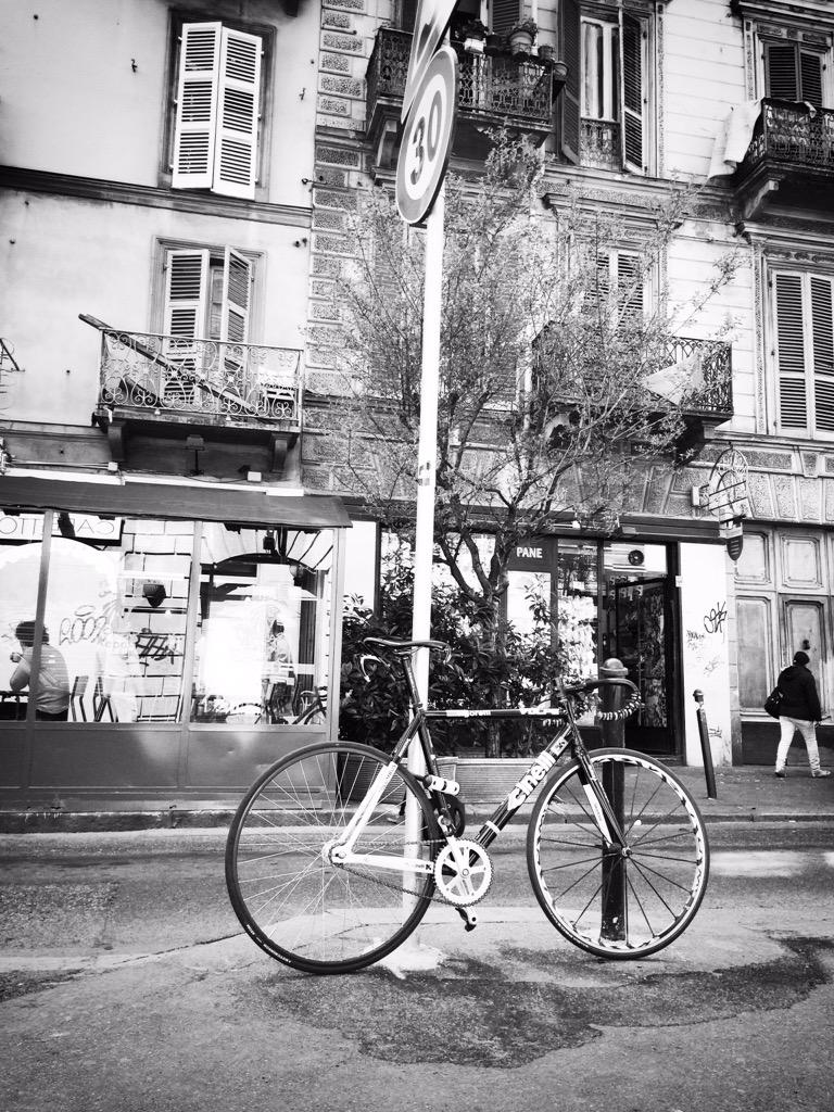 riky_76's tweet photo. A bike in town #Torino #cinelli #cinellifamily #vigorelli #Mquadro #blackandwhite #commuting #brakeless http://t.co/3Zg1RUSPsN
