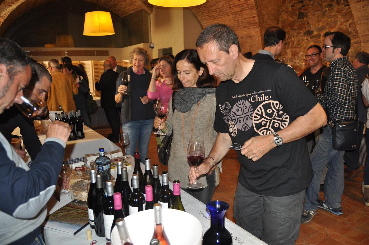 vinsdelpriorat's tweet photo. "Vins&amp;Cheese", gran trobada #cellers i #formatgeries amb professionals restauració i comerç https://t.co/Or8ag3RqmI http://t.co/bd6dtgKssw