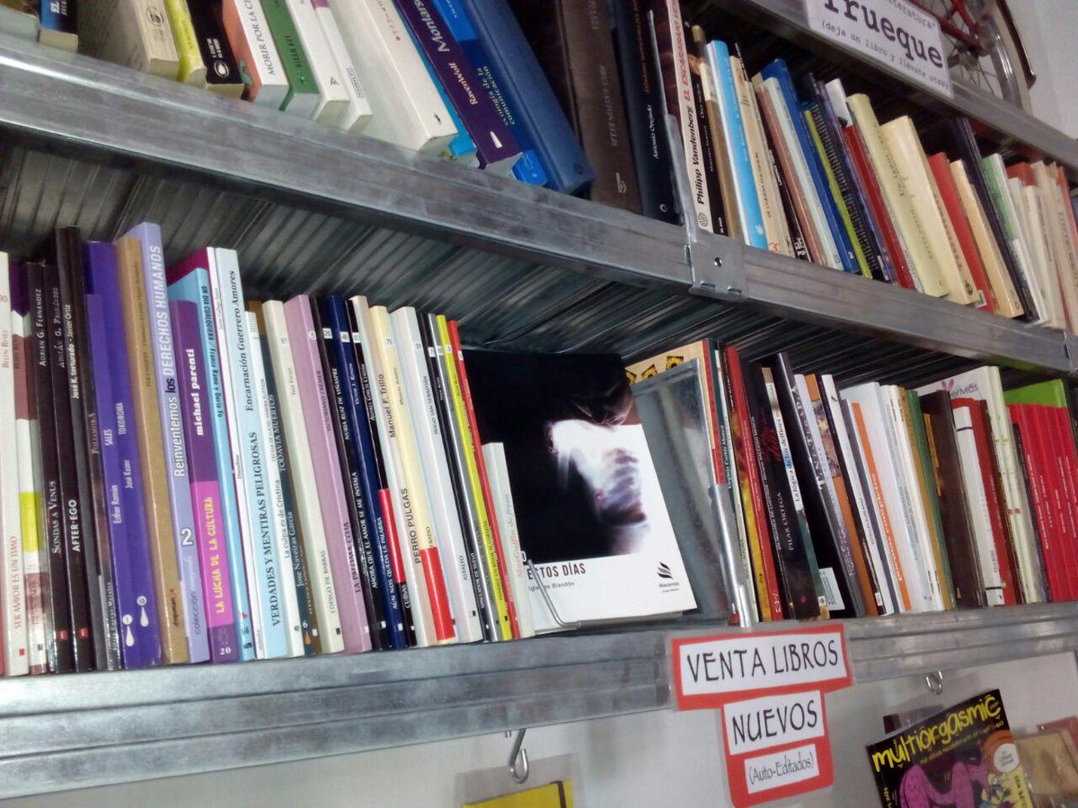 iglesiasblandon's tweet photo. En la librería de #Madrid @La_Infinito también ocupa un lugar relevante #UNODEESTOSDÍAS. #Relatos #Literatura #Libros http://t.co/5RcYN21OzN