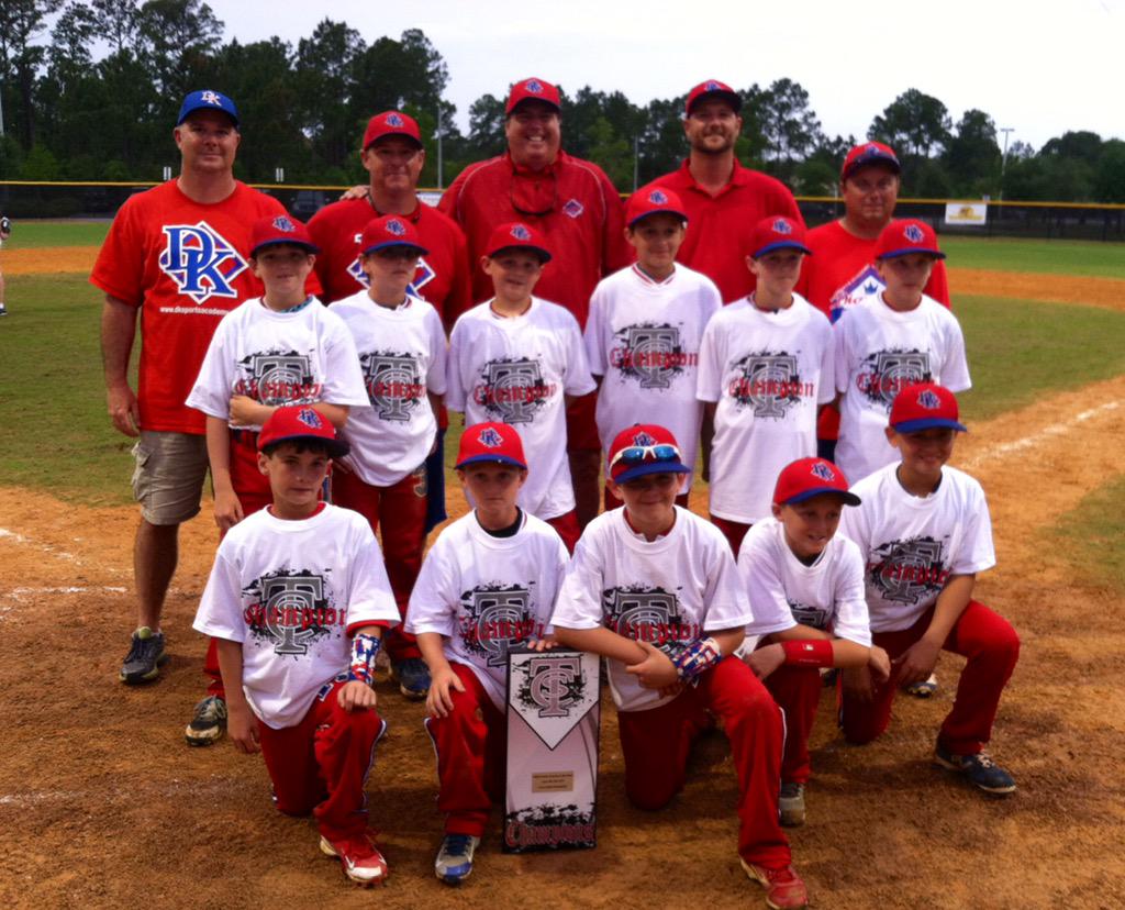 traindksa's tweet photo. 10U DKSA ELITE Triple Crown Journey To The Stars Champions!! #10UBeasts @triplecrownspts #RedAndBlueTakeOver http://t.co/ne1wcfROJi