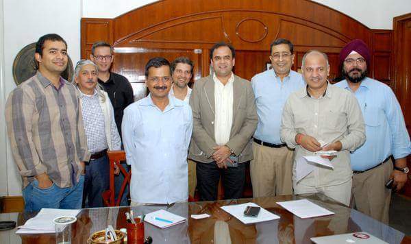 AamAadmiParty's tweet photo. A delegation of the Event &amp; Entertainment Management Association (EEMA) met CM @ArvindKejriwal http://t.co/pSjwQcPG2Z