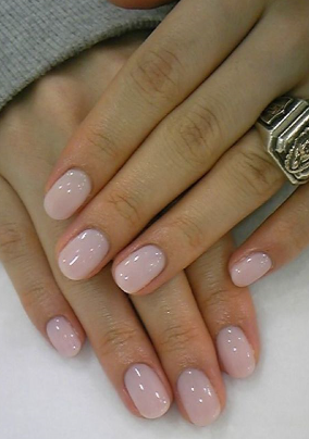 glosspod's tweet photo. Monday mani inspiration! #neutral #manicure #London #glosspod #simple http://t.co/SuYZd1BQid