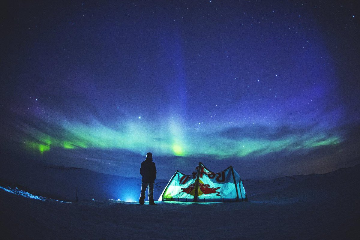 redbullNED's tweet photo. An epic end to Red Bull Ragnarok 2015 #snowkiten #noorderlicht http://t.co/ykmzfTMDhG http://t.co/tSl5FdGvuk