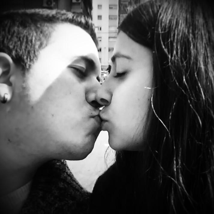 tamararicharte's tweet photo. #DiaInternacionaldelBeso ❤❤❤ http://t.co/kV242u1HIf