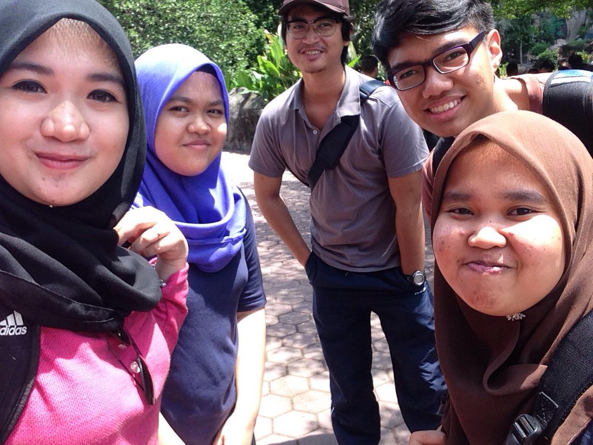 FizieYana's tweet image. Semalam kemain naik tangga Batu Caves, harini naik tangga uitm sampai tingkat 10. #TipKurus