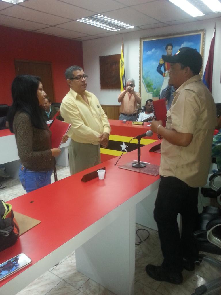 dennypirel's tweet photo. Entrega de gestion ala contraloria  @juanbarretoc http://t.co/zFbeelg3vz