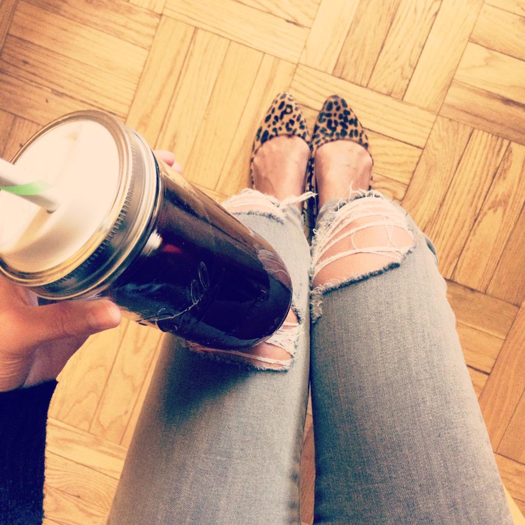 collarcoldbrew's tweet photo. The sun is shining. The flowers are blossoming. Hallelujah. Let's conquer #Monday. But first, #coffee. #coldbrew http://t.co/wzSiSTHGlh