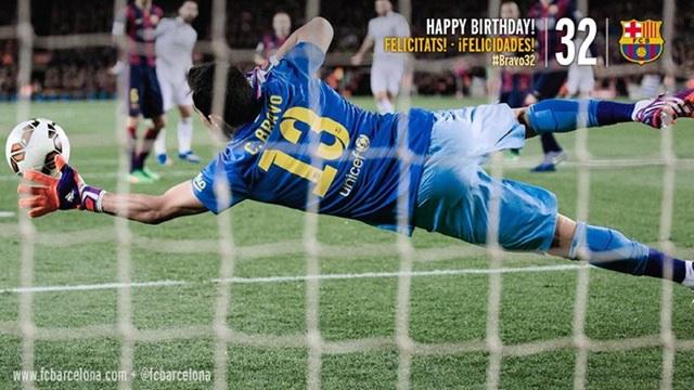 PenyaIndoBarca's tweet photo. Selamat ulang tahun ke-32 Claudio Bravo! Happy Birthday @C1audioBravo from Indonesia #Bravo32 #Indobarca http://t.co/Gjq7lfXk3W