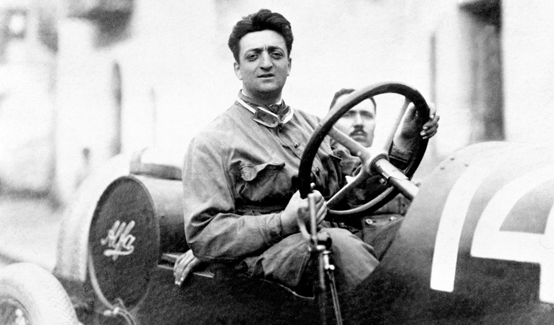 road_over's tweet photo. Robert De Niro hará de Enzo #Ferrari en la película biográfica del fundador de la marca más prestigiosa del planeta http://t.co/lxfF27nGyn