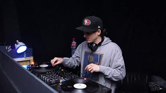 Funky_Notes's tweet photo. #Funkynotes spinning some vinyl last Friday! good times! http://t.co/NMq86a5jvc