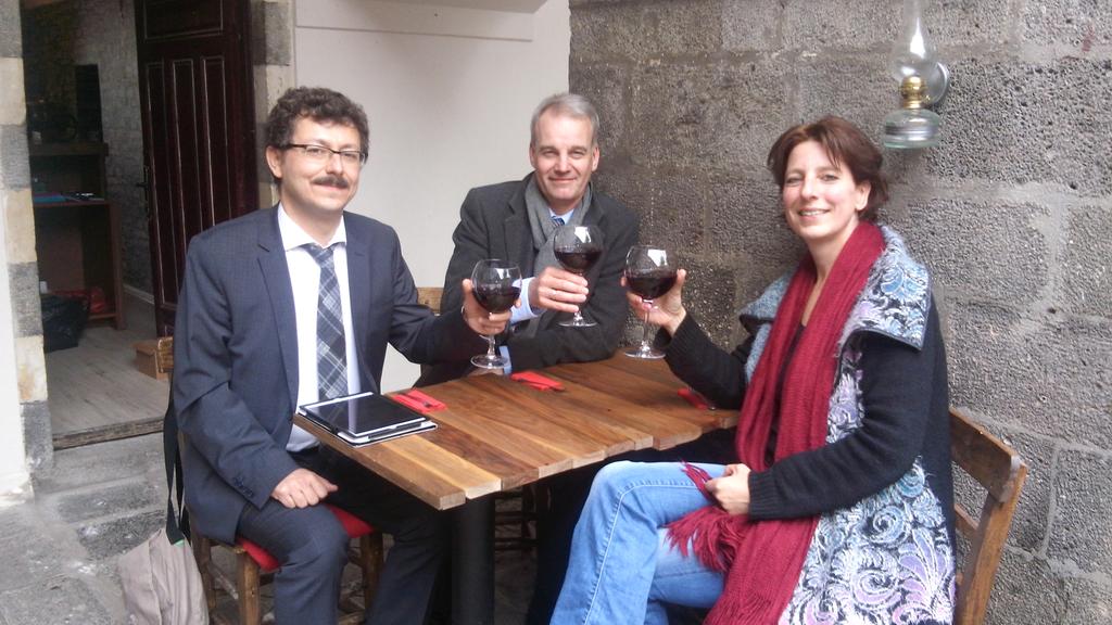 fgeerdink's tweet photo. *plop* with two representatives from dutch embassy :-) #beraatşarabı #amed http://t.co/pcvsOCCAcc