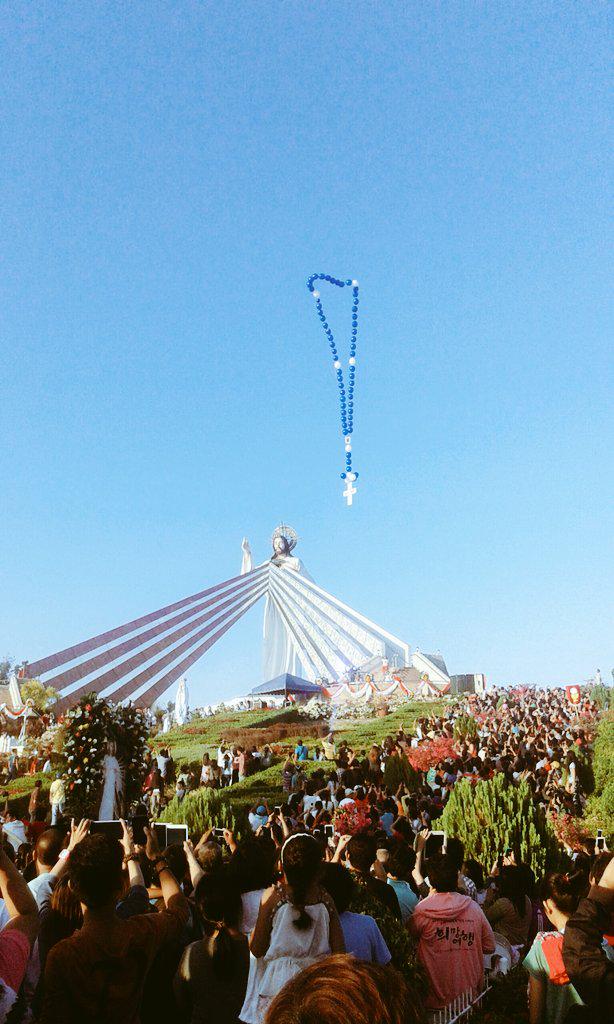 laniemelaniemel's tweet photo. ~2nd sunday mass of easter ♡
#DivineMercy
#DancingSun♡ http://t.co/n0aHEk7Ao7