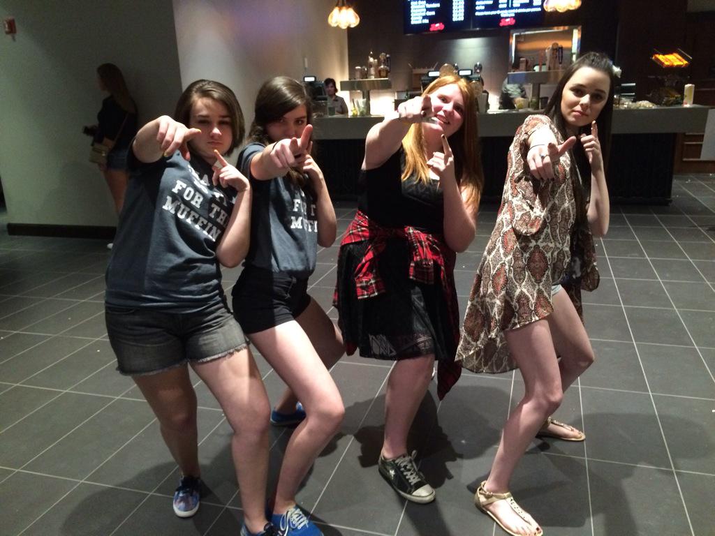 Kenz_loves_u's tweet photo. #CMSsquad Pics with @_meganinfinityx @chasegoehring @bevgoehring http://t.co/60vrpfdtc9