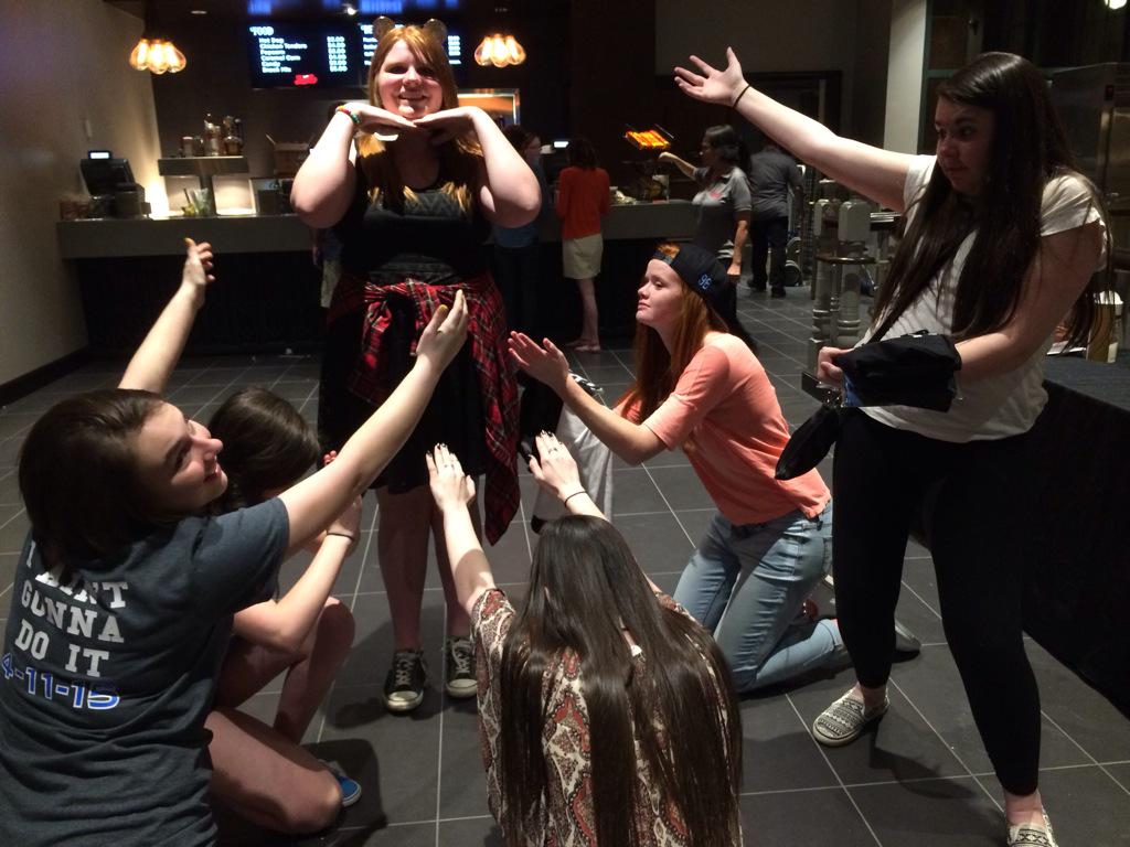 Kenz_loves_u's tweet photo. #CMSsquad Pics with @_meganinfinityx @chasegoehring @bevgoehring http://t.co/60vrpfdtc9