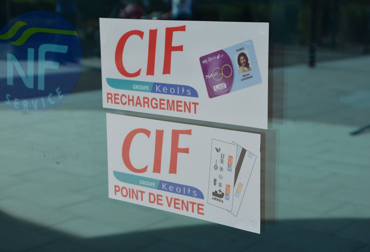 ot_roissy's tweet photo. Une borne de rechargement Navigo est disponible à l'Office de Tourisme de Roissy-en-France ! http://t.co/3D5WObkDdk