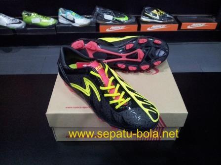 Driew07's tweet photo. @chexosgrup ada nmer 41 2/3 atau 42nya ga ini? http://t.co/KzJv5Ecx8K