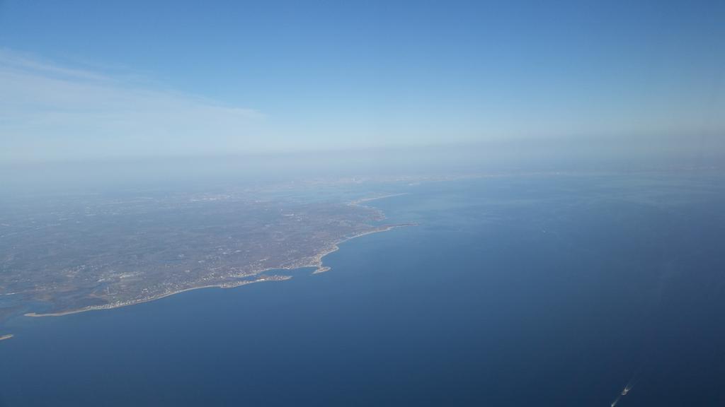 Jstadtle's tweet image. @GoRoarzer a view from the plane to #bos to see @nationals play the #RedSox in their home opener. # travel #baseball
