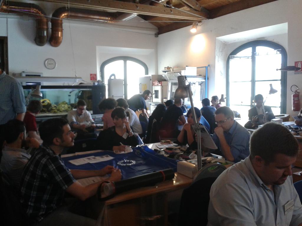 RoboSoft_CA's tweet photo. Students, let's start hands-on sessions! #softroboticsweek http://t.co/687wPrGNKS