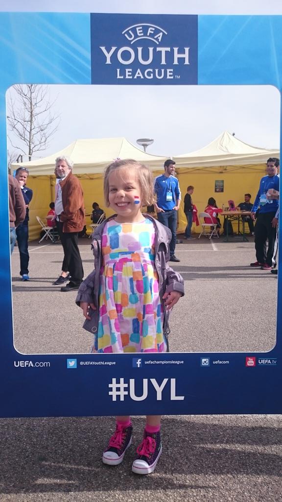 gdhendriks's tweet photo. Supporting Chelsea! #UYL http://t.co/6QOYGNXah7