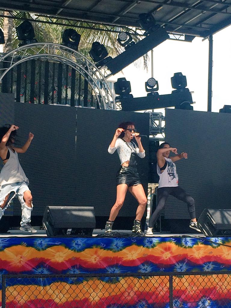 nickyrosetattoo's tweet photo. Saw @natalielarose for the 2nd time yesterday at pride π #supportingher #natalielarose http://t.co/7pCiZ9TyH1
