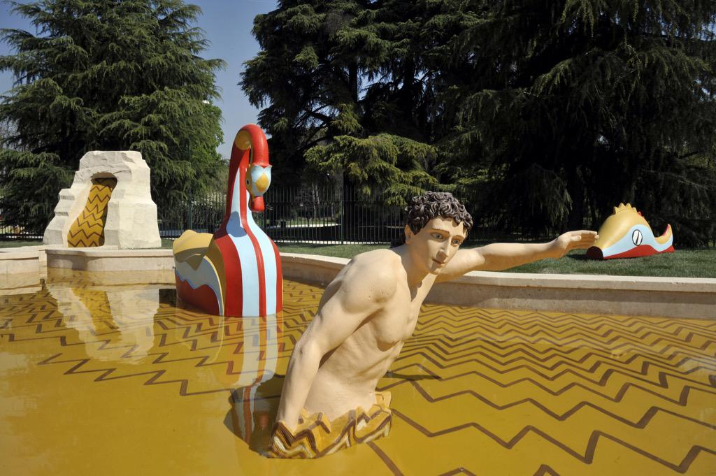 ComuneMI's tweet photo. Restaurati i Bagni Misteriosi, fontana progettata da De Chirico nei giardini di Palazzo dell'Arte, al parco Sempione http://t.co/HZfxX8LVVF