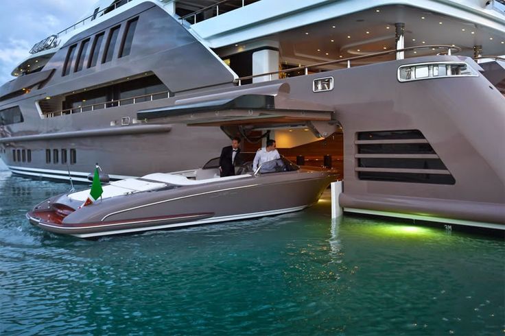 XURYPlCTURES's tweet photo. Just parking my boat in my bigger boat. http://t.co/0RpupT61uH