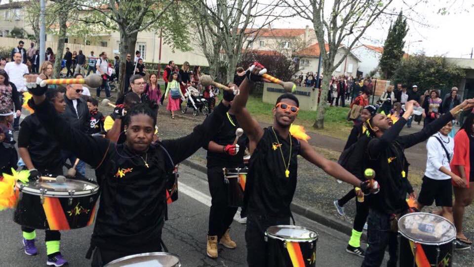 VaKBandBordeaux's tweet photo. Et oui rendez vous ce soir 18h pour la clôture des moissons d'avril sur la place de la victoire. #moissonsdavril http://t.co/etkFUQSe2v