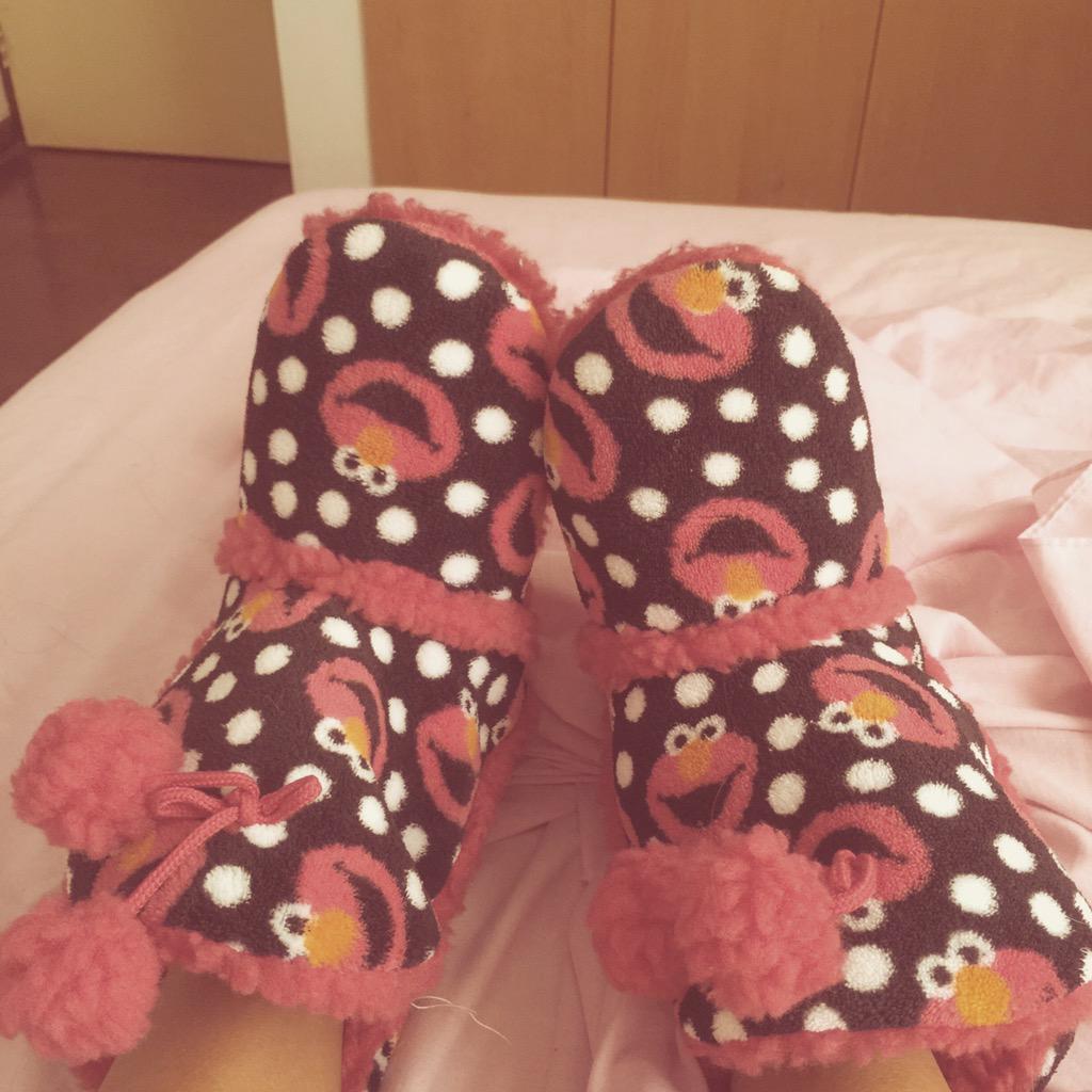 Nicoleyi19's tweet photo. #love ๐ #Elmo #babuchas #puffys #monday http://t.co/aTZwkCfwIu