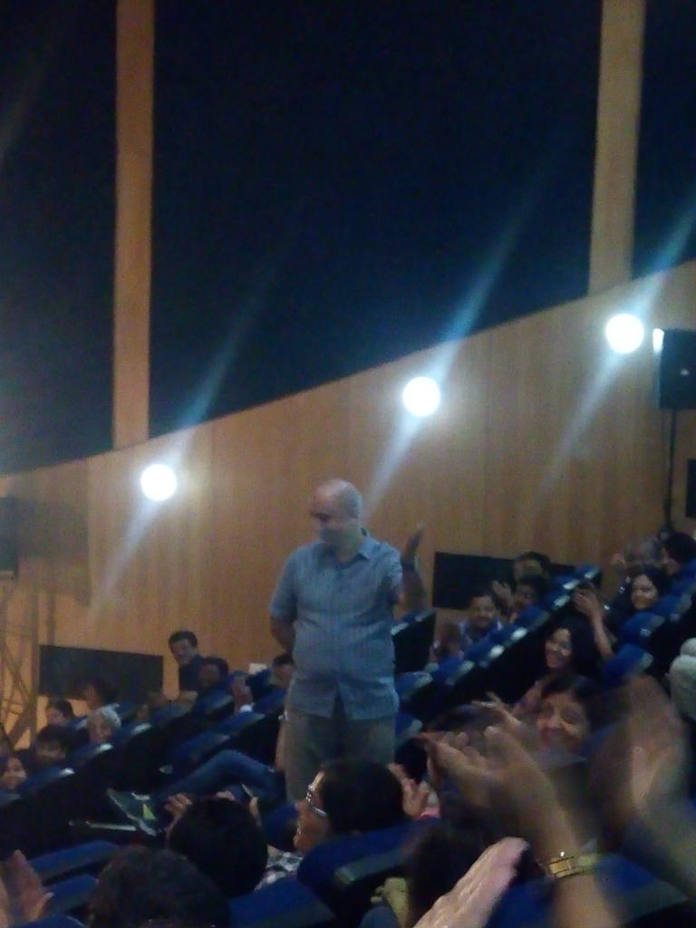 prakash_shilpa's tweet photo. @AnupamPkher loved the way u interacted with us yday. Very affectionate n witty @CharuTaparia @ShrutiPrakash http://t.co/3NxA6rnXRq
