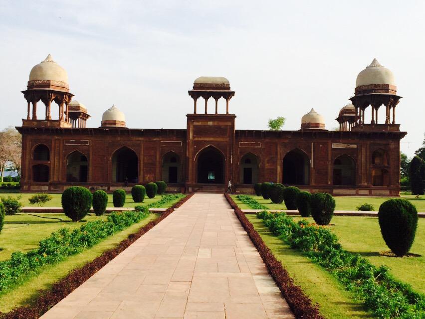 Adg2Asi's tweet photo. Monument of the Week : Tomb of Mariyam Makani (c. 1623-27 AD) at Agra. Mariyam Makani was mother of prince Salim. http://t.co/CnOpqGNG4Y