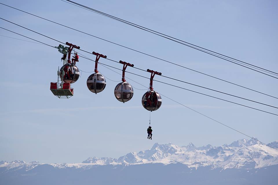 GemExpress's tweet photo. Mais que s'est il donc passé ce matin aux bulles de #Grenoble ? http://t.co/fwYNuL2tfP