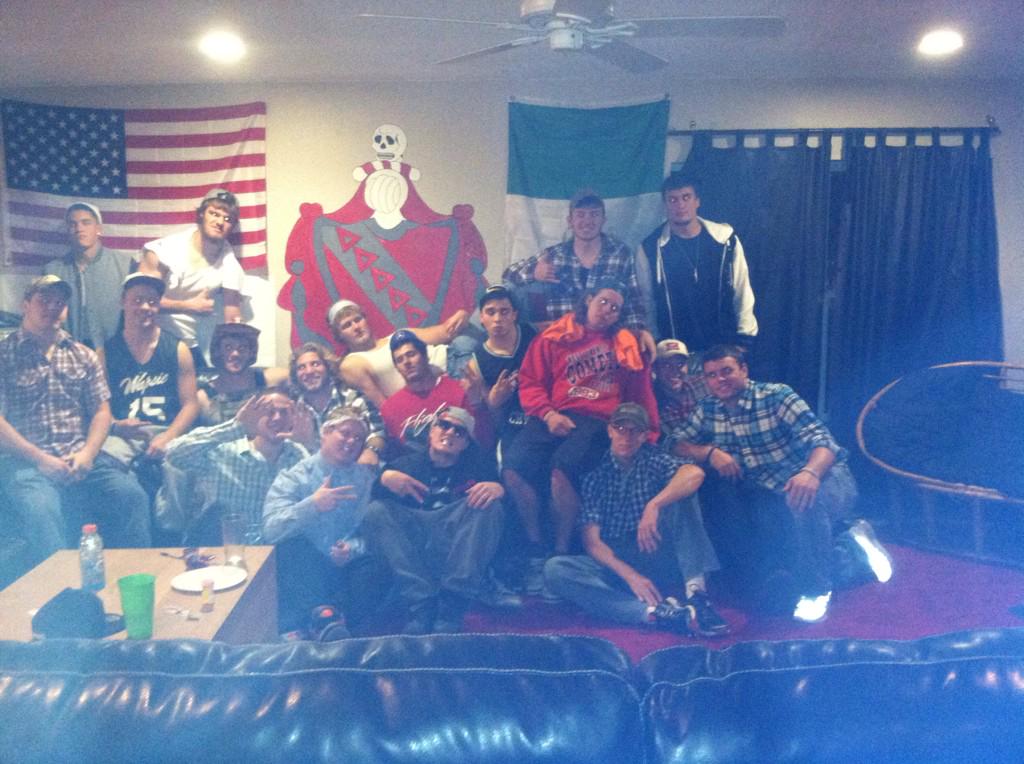 Happy Monday everyone! Let's start off the week right! Enjoy the memories you made this weekend and make more next!