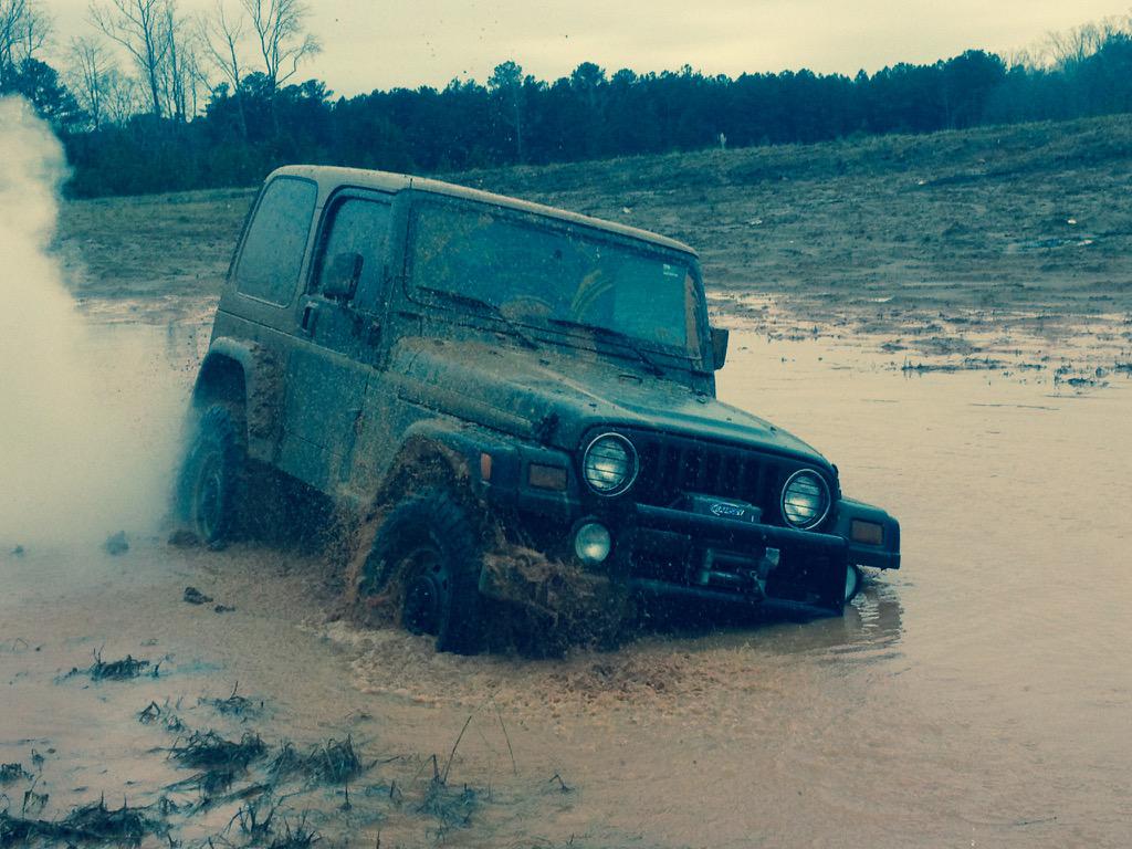 Austin_Reaves95's tweet photo. I would use a go pro at adventures like these and much more @DICKS #muddin #fishin #lake #Stingray #Wheredoyougopro http://t.co/hsnBw9zJSL