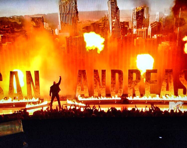 TheRock's tweet photo. #SanAndreas is fire...🔥 THANK YOU @MTV &amp; especially the dope fans for makin' this EPIC. #MovieAwards #MovieOfTheYear http://t.co/c6vgk6NMWM