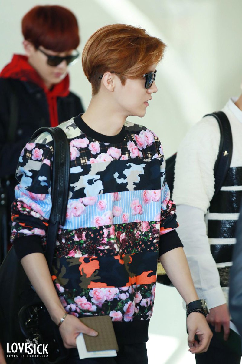 lovesick_luhan's tweet photo. D-7! 140405 김포공항 출국 &amp; 베이징공항 입국 (12P) #루한 #luhan #LuhanBirthdaySeason 
http://t.co/04tYAIF9ml
(http://t.co/IDJzQ8NCJx) http://t.co/5u45tf7Ak0