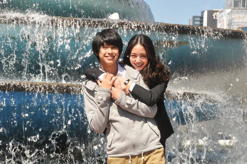 メ テレドラマ 局公式 ミステリなふたり 今夜０ ２０スタートまで あと一時間 ぜひご一緒にリアルタイムで楽しんで 松島花 さん演じる景子と 年下の可愛いダンナ様 新太郎は 鈴木勝大くん ラブラブハグハグがいっぱいでてくるドラマです