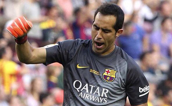 Happy 32nd birthday , Claudio Bravo. He has kept 17 La Liga clean sheets this season. 