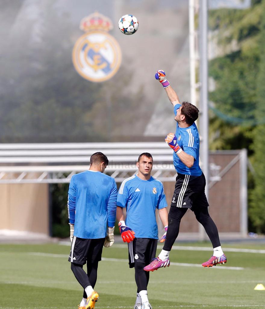 IkerCasillas's tweet photo. Ida de este derbi de #ChampionsLeague . Mañana, primer round en el #Calderón . Vamos a por todas!
#HalaMadrid http://t.co/PNgXxQSSNP