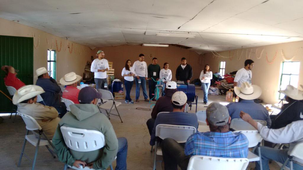 UNIPECDGO's tweet photo. #VínculoComunitario2015 #VinculoComunitario Haciendo comunidades @FMASMexico http://t.co/NMPm4bOvM9