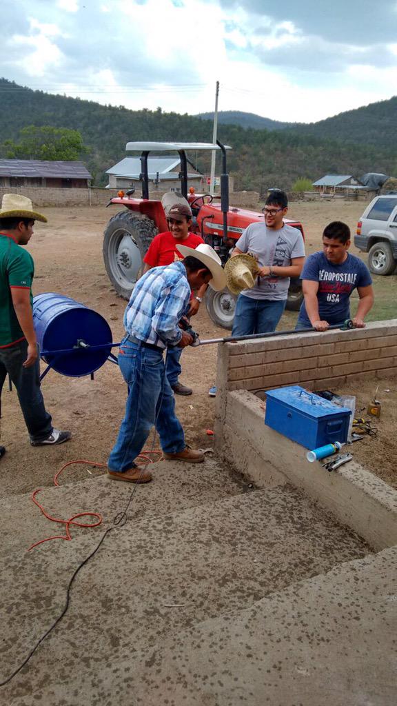 UNIPECDGO's tweet photo. #VínculoComunitario2015 #VinculoComunitario Haciendo comunidades @FMASMexico http://t.co/NMPm4bOvM9