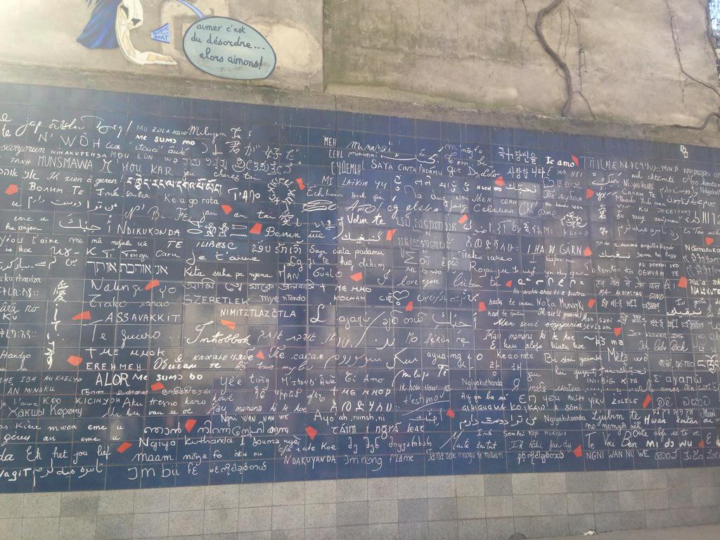 Oar_Pali's tweet photo. So many ways to say - I love you... #Montmartre, #Paris. http://t.co/iWhjfIOIjp